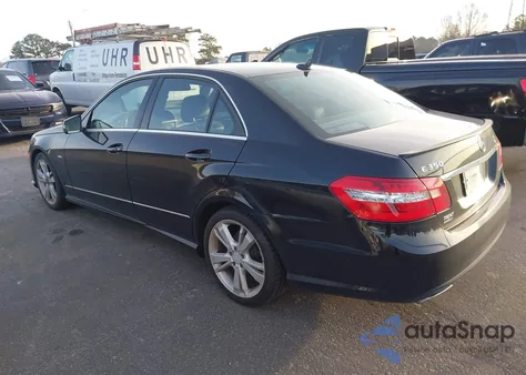 2012 Mercedes-Benz E 350 z USA, uszkodzony, nr VIN WDDHF5KB5CA645969